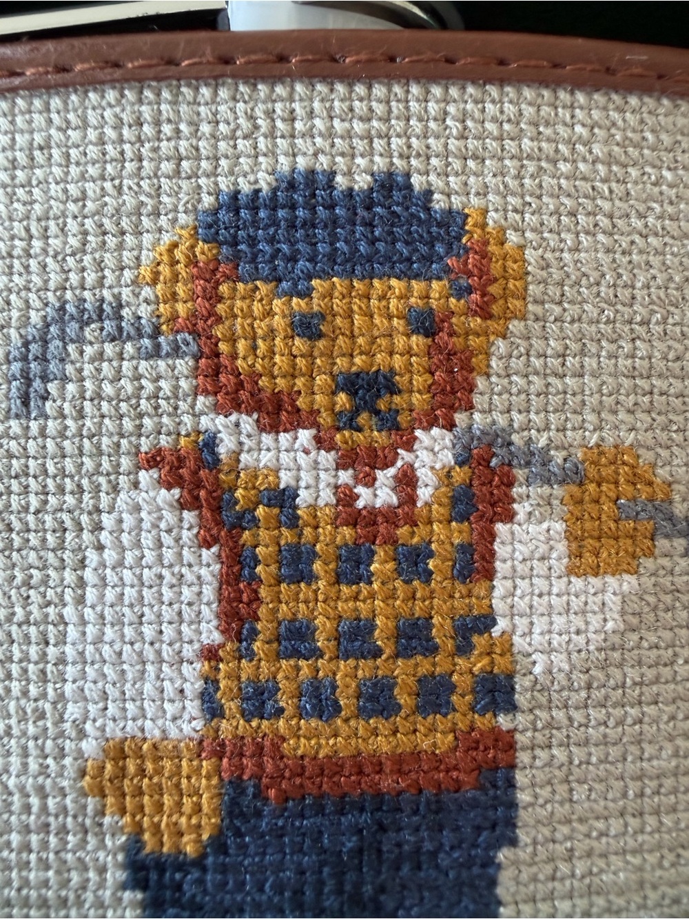 Needlepoint Bear Hip Flask - Cross Stitch Canvas Cover golf! New box - Picture 2 of 2